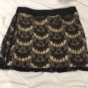 Xhilaration lace black and cream skirt